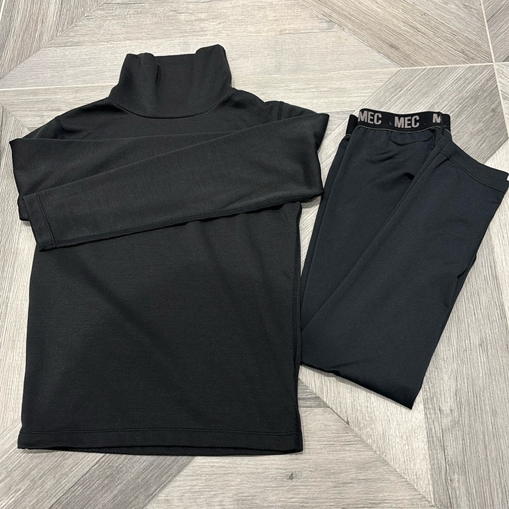 MEC kid’s unisex base layer sets (top 10Y, bottom 8Y)